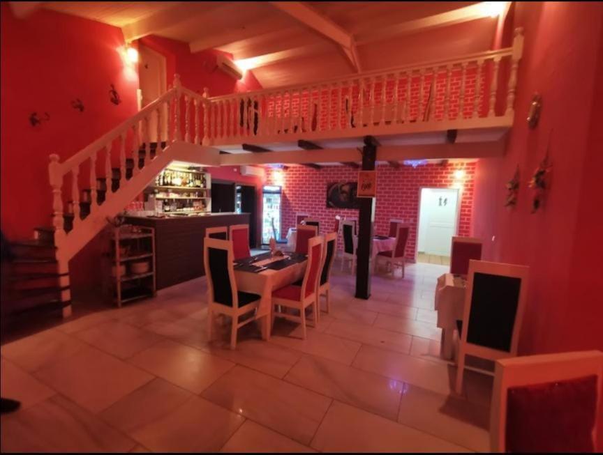 Namaste Hotel & Restaurant Libreville Esterno foto