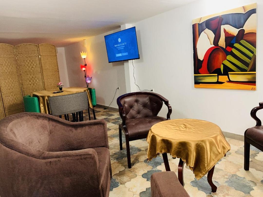 Namaste Hotel & Restaurant Libreville Esterno foto