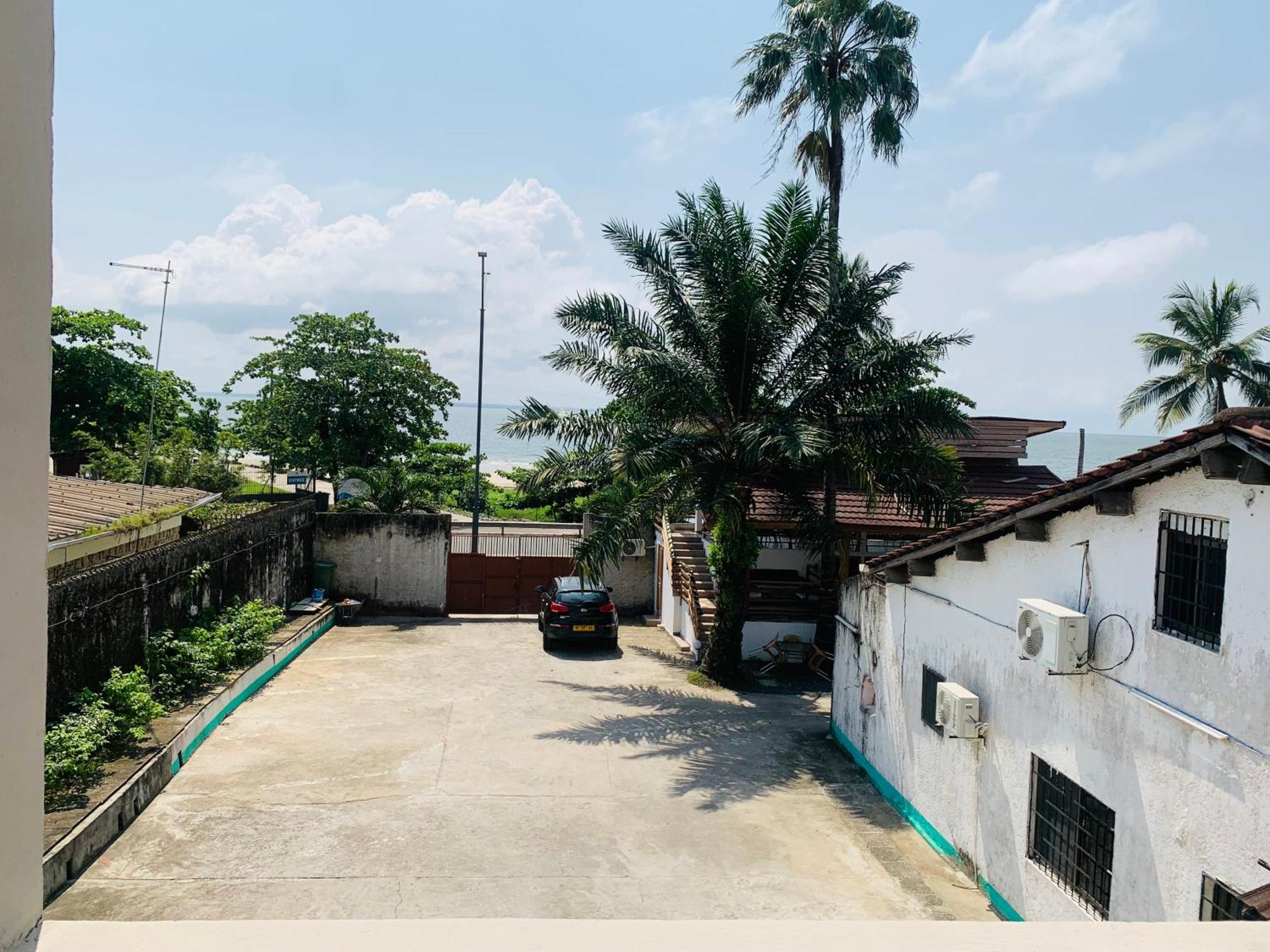 Namaste Hotel & Restaurant Libreville Esterno foto