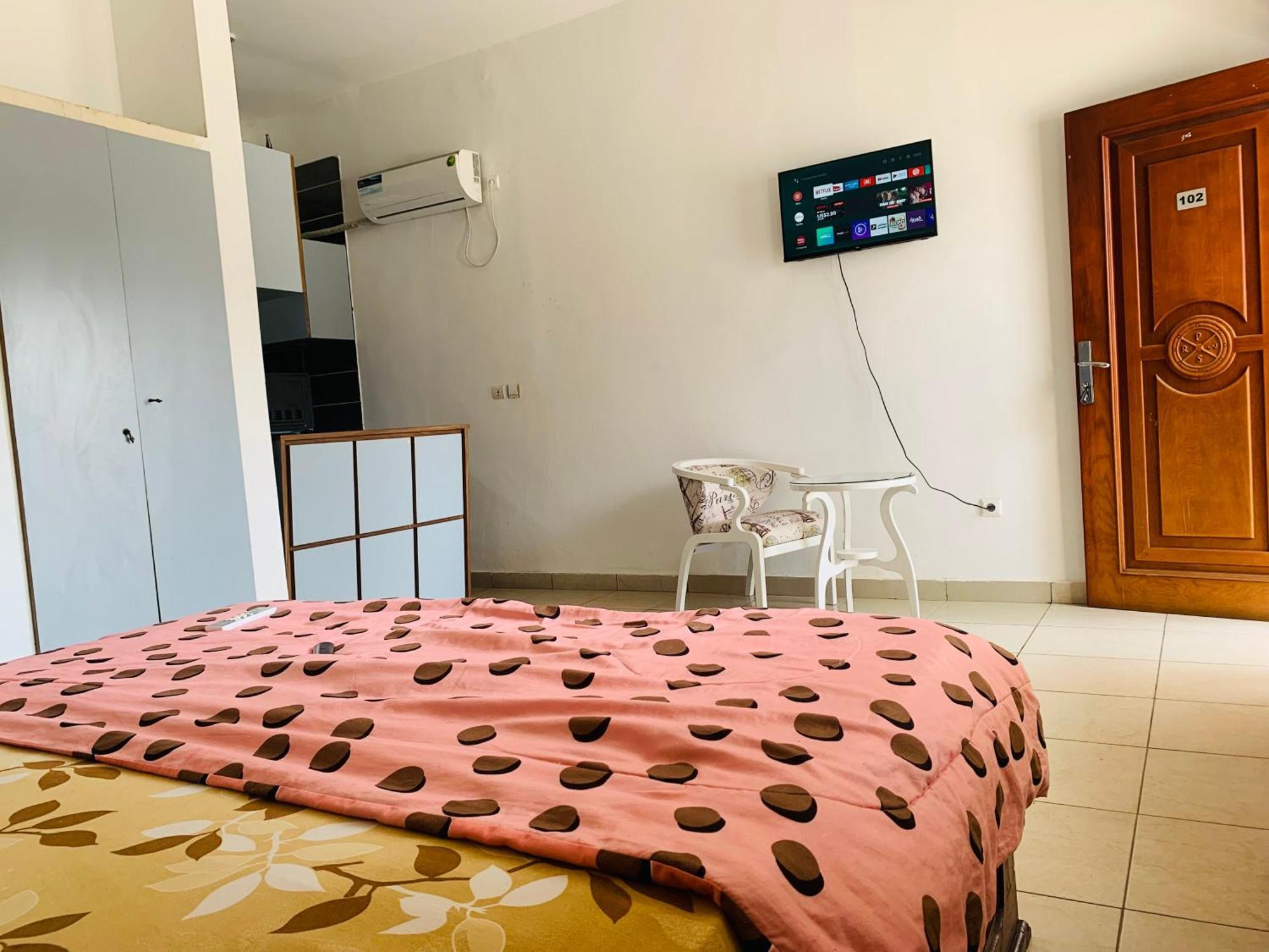 Namaste Hotel & Restaurant Libreville Esterno foto